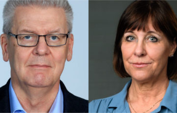 Två porträttbilder, en man med kort grått hår och glasögon och en kvinna med brun page och lugg. Han har mörk kavaj och båda har ljusblå skjortor.